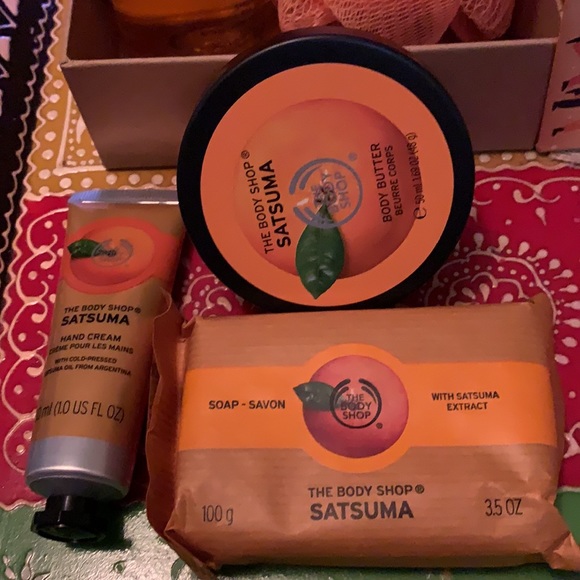 Body Shop bath bundle - Picture 2 of 3